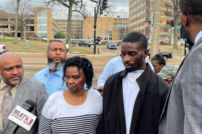 Former Mississippi Officers Plead Guilty in Attack on Two Black Men