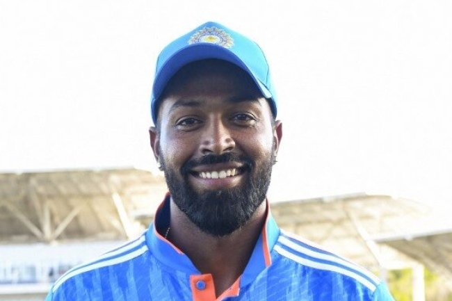 WI v IND: Hardik Pandya gifts match ball to fans after accidental hit in training