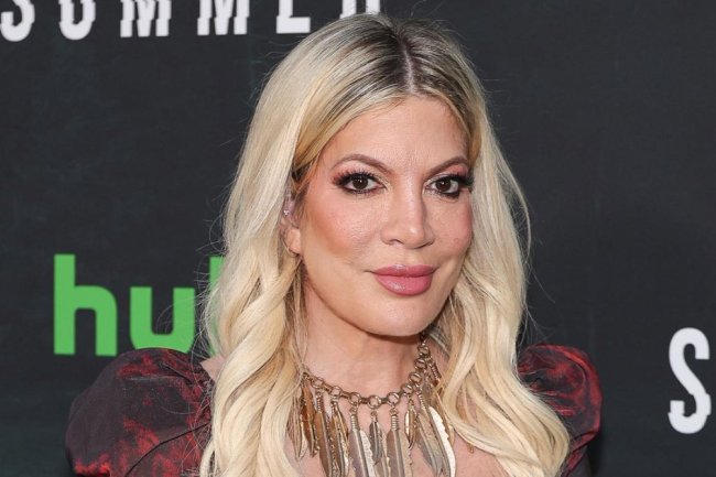 Tori Spelling and Her Kids Hit the Beach Amid RV Campsite Stay