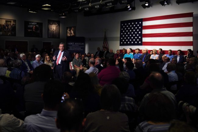 Trump, Christie feast on insults in New Hampshire
