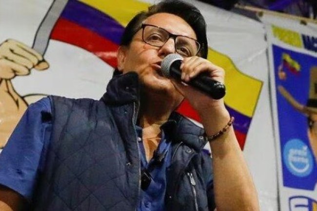 Caught on camera: Ecuadoran presidential candidate shot outside campaign event