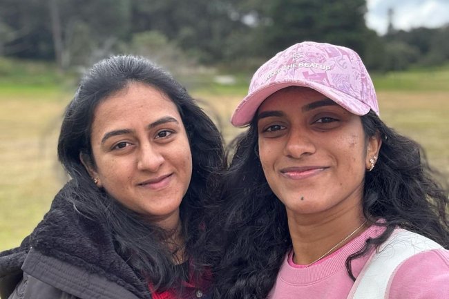 PV Sindhu bonds with sister in Sydney