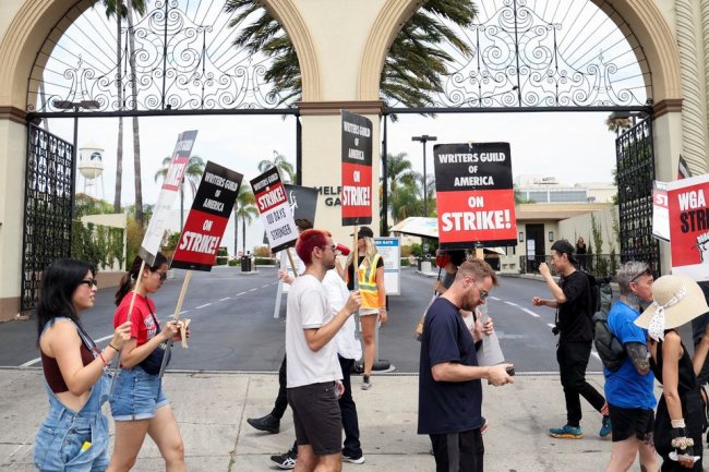 Hollywood Studios Resume Talks With Writers to End Monthslong Labor Dispute