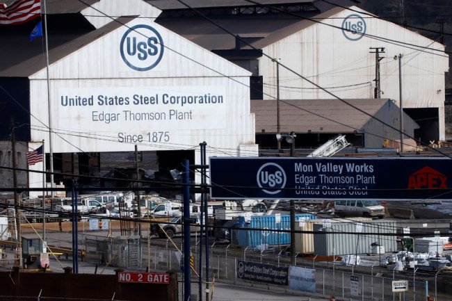 Esmark Bids for U.S. Steel, Setting Up Potential Battle for Steelmaker