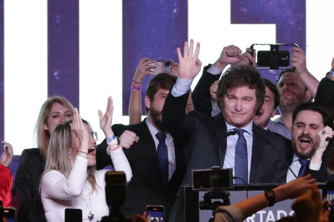 Argentina’s Financial Markets Plummet After Right-Wing Outsider Wins Primary Vote
