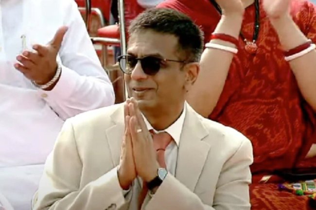 CJI Chandrachud's folded hand gesture as PM lauds Supreme Court at Red Fort