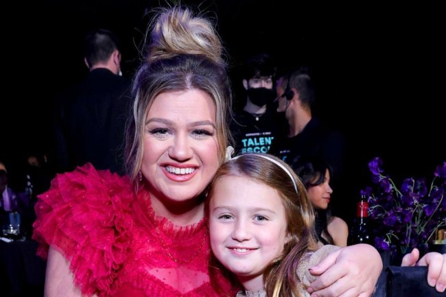 Kelly Clarkson Duets with Daughter River Rose on Upcoming 'Chemistry' Song