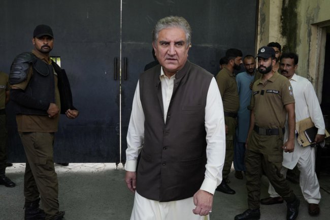 Pakistan arrests opposition leader accused of exposing official secrets, harming national interest