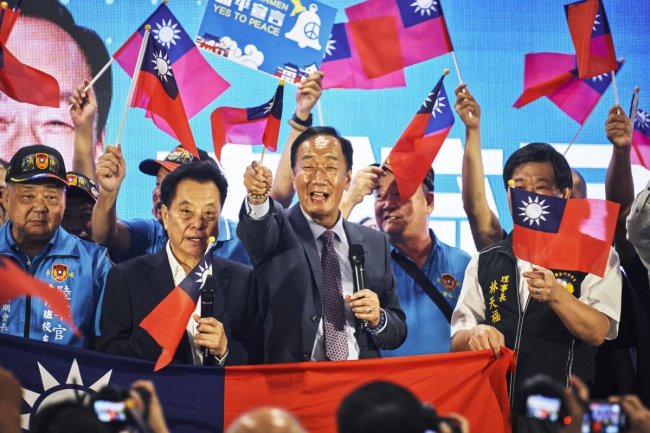 Foxconn Founder Terry Gou Keeps Taiwan Guessing on Election Bid