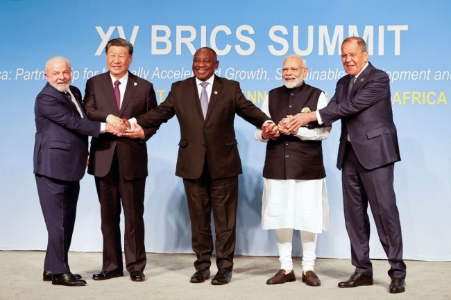 Ana Palacio: For whom the BRICS toll