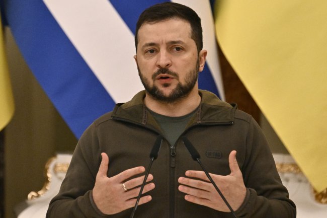 Zelenskyy pays tribute as Ukrainian pilot ‘Juice,’ 2 others killed in air ‘catastrophe’