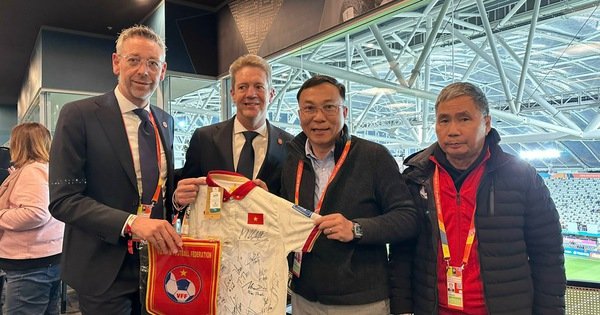Clip: Lãnh đạo VFF gặp mặt động viên tuyển nữ Việt Nam sau trận thua Hà Lan