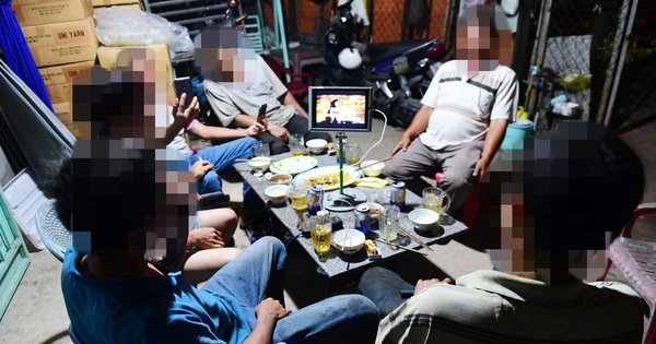 Nhiều người Việt ồn ào - Kỳ 5: Được mời tiệc mà sợ điếc tai
