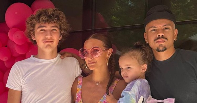 Ashlee Simpson's Son Bronx Towers Over Her in New Family Photo