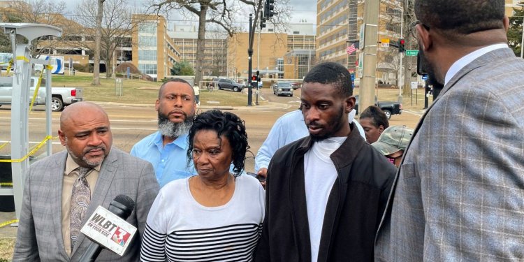 Former Mississippi Officers Plead Guilty in Attack on Two Black Men