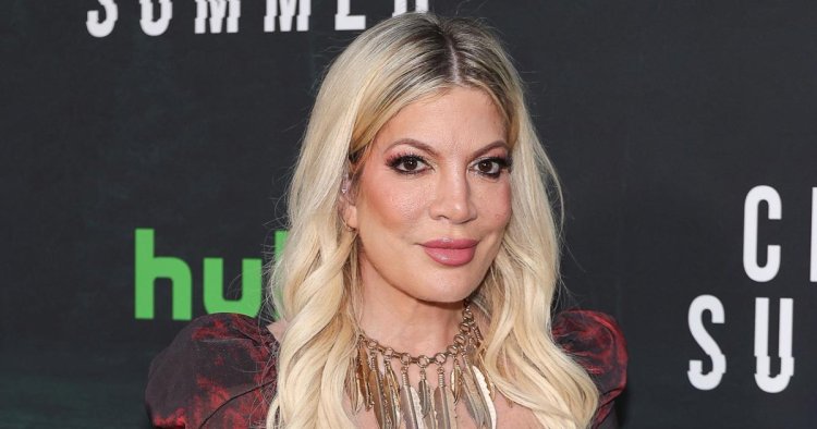Tori Spelling and Her Kids Hit the Beach Amid RV Campsite Stay