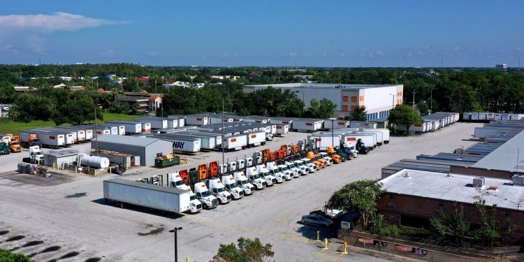 Bankrupt Trucker Yellow Taps Estes Express for $1.3 Billion Real-Estate Sale