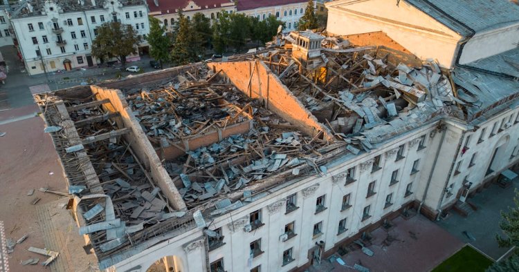 Russia scores double hit with missile attack on Chernihiv theater