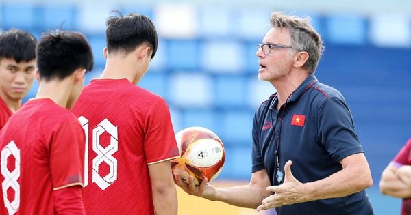 HLV Philippe Troussier cho gọi nhiều cầu thủ mới lên U23 Việt Nam