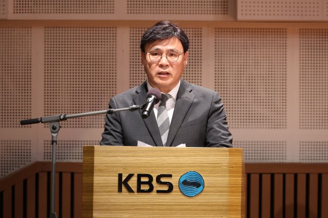 김의철 KBS 사장 해임안 통과…야권 이사들 ‘해임 부당’ 표결 퇴장
