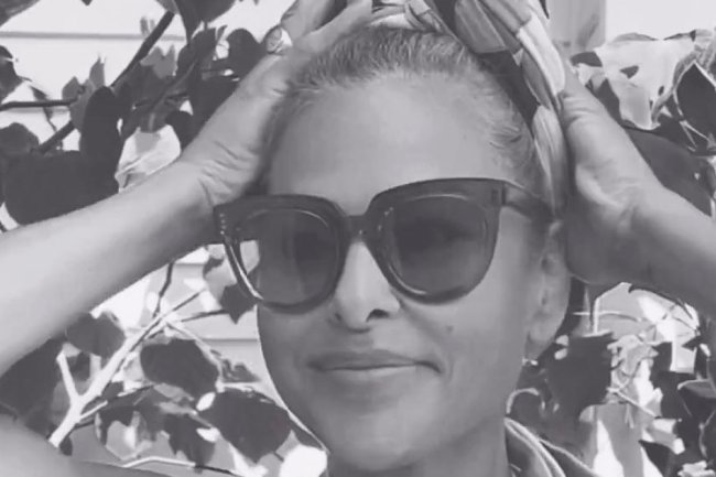Eva Mendes Demonstrates How to Style a Head Wrap Perfectly With ‘No Mirror’