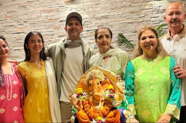 See pics: Hrithik Roshan‘s girlfriend Saba Azad joins family for Ganpati visarjan
