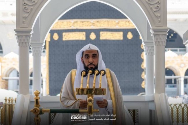خطيب المسجد الحرام: من نعم الله العظيمة على السعودية انتقال الحكم بكل طمأنينة ووحدة صف