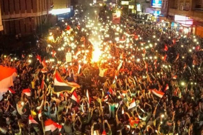 اليمنيون يواصلون ليلتهم في الشوارع احتفاء بالذكرى الـ 61 لثورة 26 سبتمبر