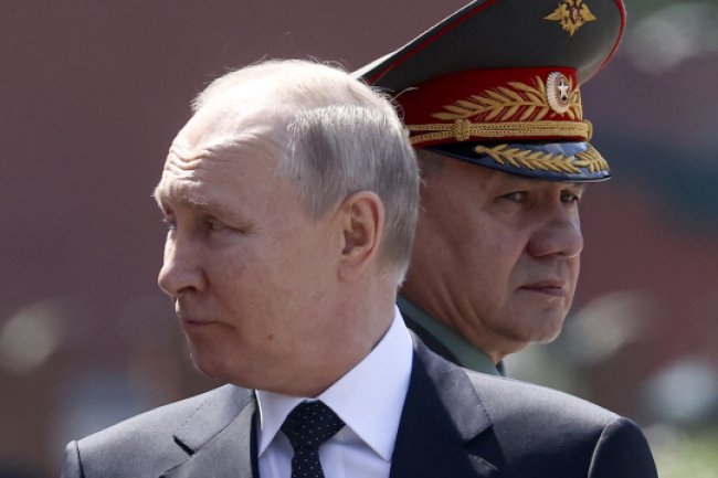 «Путин готовится к вечной войне». Расходы на армию в российском бюджете увеличат до рекорда со времен СССР