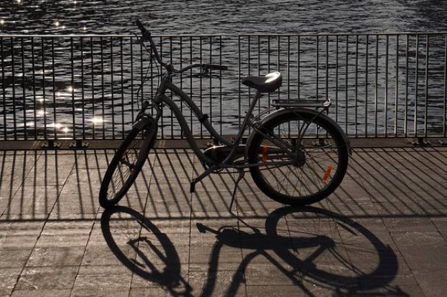 Серийного похитителя самокатов и велосипедов задержали в Москве