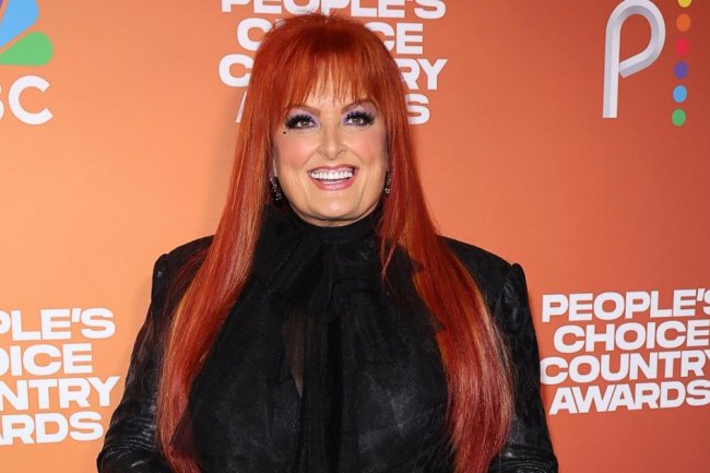 Wynonna Judd Honors Late Mom Naomi at People’s Country Choice Awards