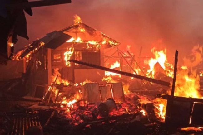 Hundreds of Stalls Gutted in Slogohimo Wonogiri Market Fire