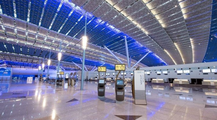 مطار الملك عبدالعزيز الأول في «الفئة الأولى».. و«القريات» الأعلى التزاماً بين المطارات الداخلية