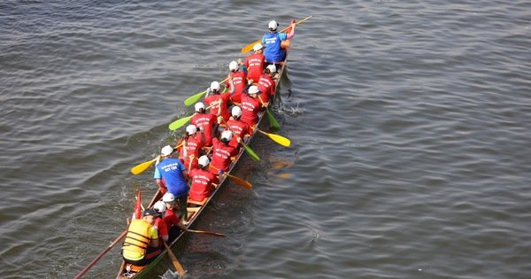 23 thuyền đua tranh tài kịch tính trên sông Hàn mừng Quốc khánh
