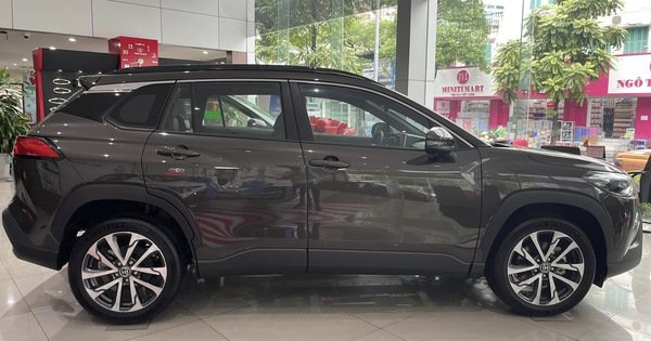 Tin tức giá xe: Toyota Corolla Cross tăng giá, dọn đường cho Yaris Cross sắp ra mắt