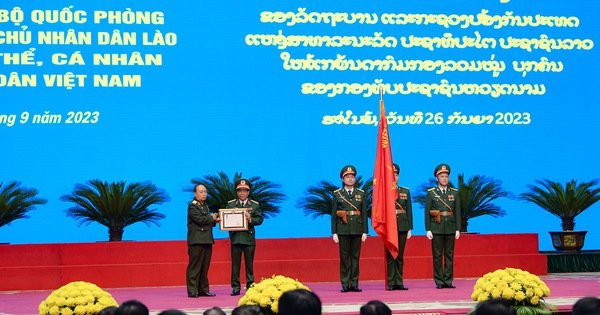 Bộ Tổng tham mưu Quân đội nhân dân Việt Nam nhận huân chương Lào