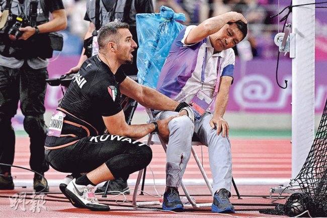 科威特鏈球手誤擲 裁判右腿腳脛腓骨骨折送院