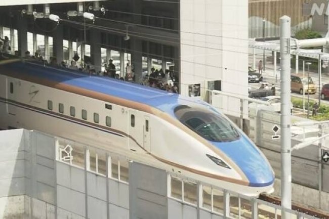 후쿠이현 쓰루가 역에서 신칸센 'W7계 전동차' 환영식 열려