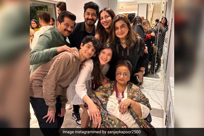 Can You Spot Arjun Kapoor In This Fam-Jam Pic Shared By Sanjay Kapoor?