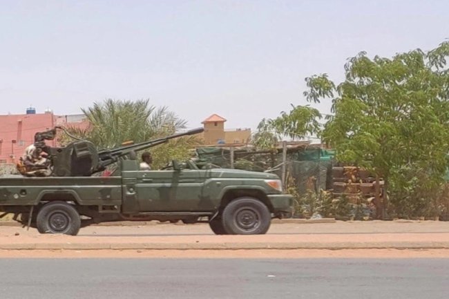 Months-long fighting in Sudan's Khartoum spills over to town, thousands flee