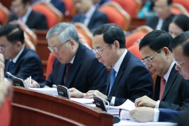 Trung ương Đảng thảo luận lộ trình thực hiện chế độ tiền lương mới