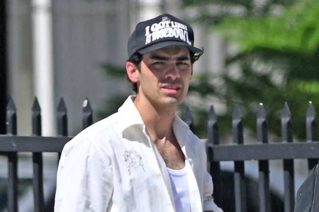 Joe Jonas Goes Yachting in Miami Amid Ongoing Sophie Turner Divorce