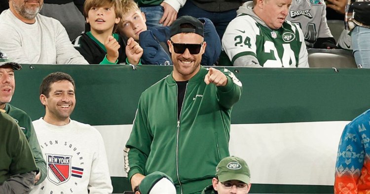 Travis Kelce Attends Eagles Game Solo to Cheer on Jason Kelce