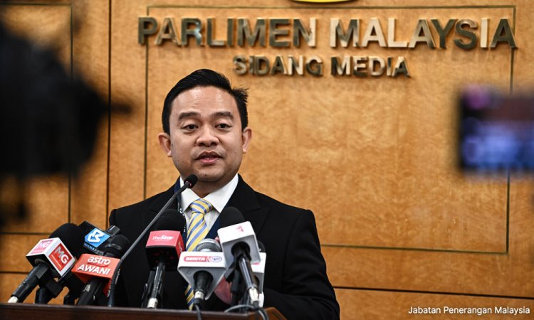 Wan Saiful mocks Anwar, Akmal for reusing once-opposed scheme