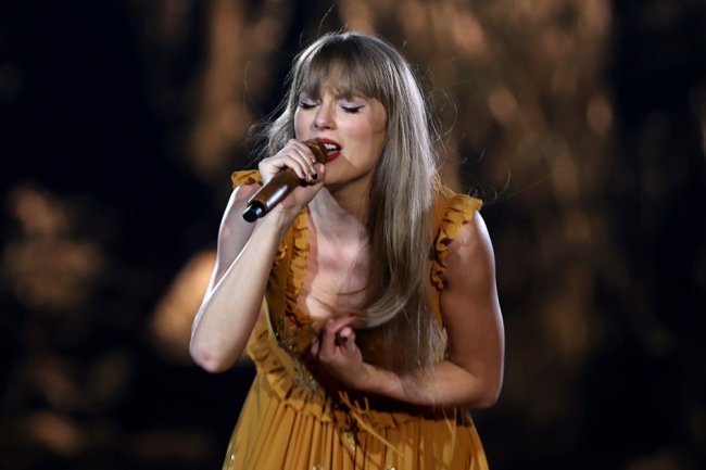 Taylor Swift Is 'Overwhelmed by Grief' After Brazilian Fan Died Pre-Concert