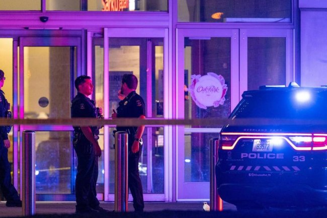 Shot fired in Overland Park mall nearly hit child amid struggle over cop’s gun: Affidavit