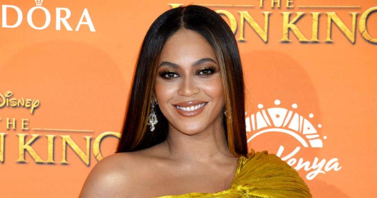 Beyonce and More Pregnant Celebs Who Revealed Baby Bumps at Awards Shows