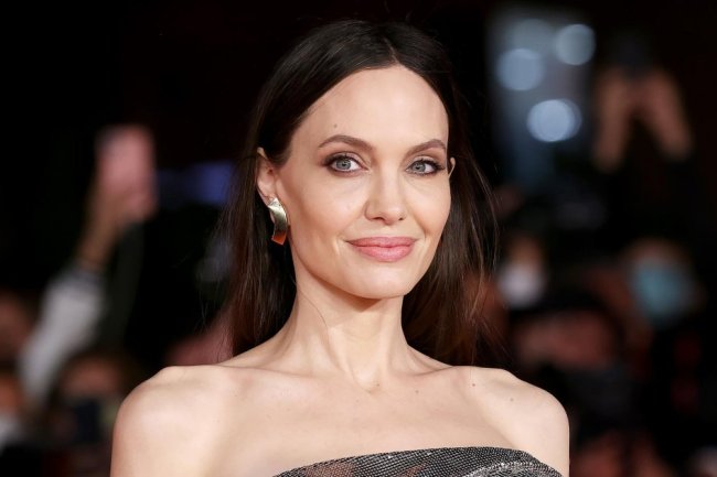 Angelina Jolie Says She Doesn't ‘Have a Social Life’ in ‘Shallow’ Hollywood