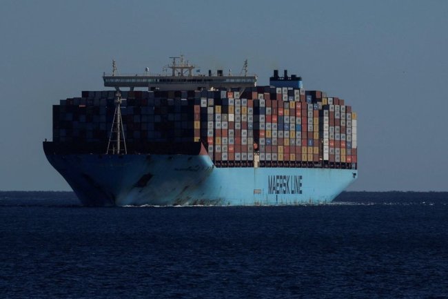 Maersk, Hapag-Lloyd Avoid Red Sea Voyages After Attacks on Ships