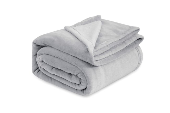 Shop This Beloved Fleece Blanket for 43% Off Now at Amazon